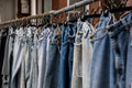 Broek-Kleding-innemen-of-uitleggen-(taille,-heupen)