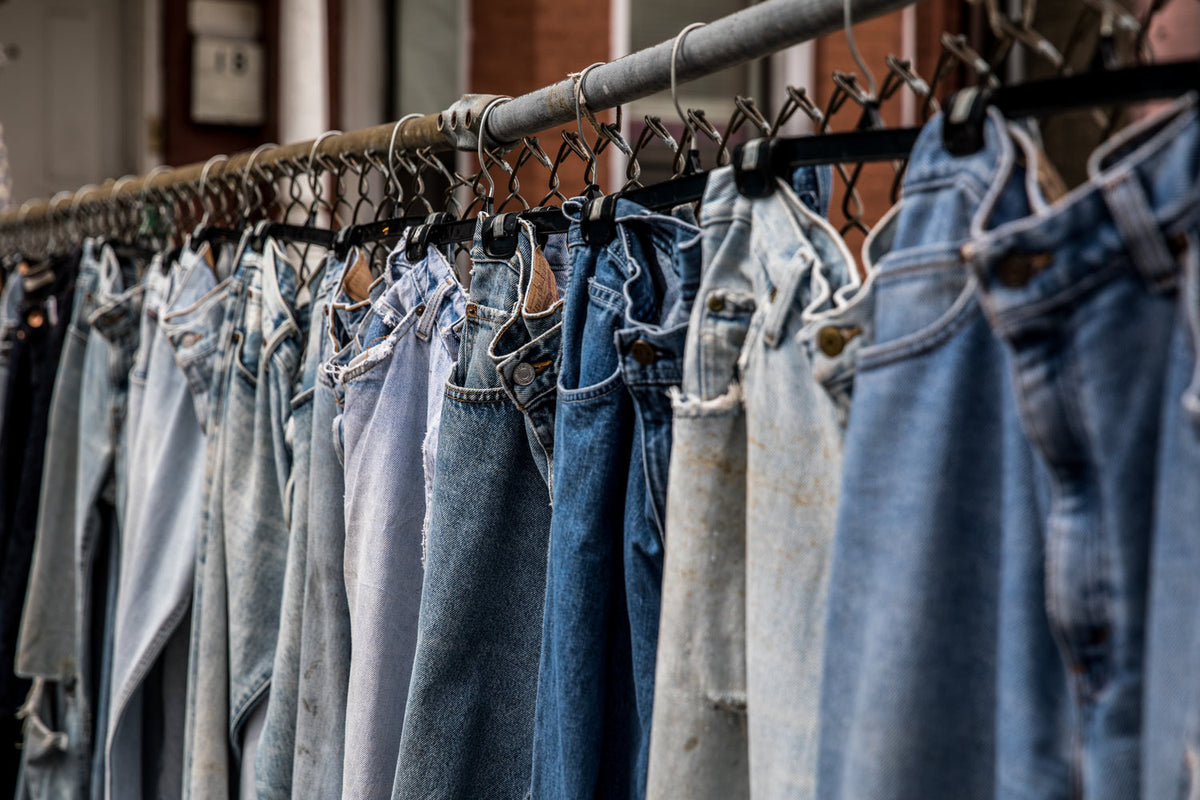 Broek-Kleding-innemen-of-uitleggen-(taille,-heupen)